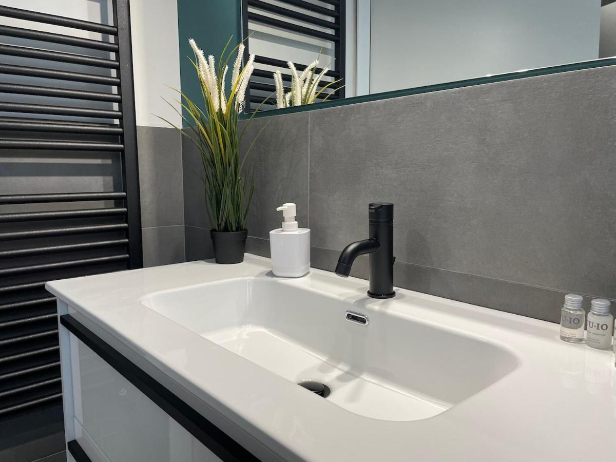 Center - Modern Flat With Free Parking And Wifi - B *